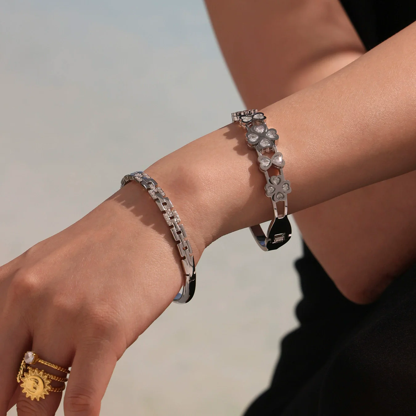 Wholesale Ferris Wheel Great Wall Grain Diamondencrusted Flash Buckle Bracelet Stainless Steel Zircon 18K Gold Plated Fashion Geometric Jewelry - Image 4