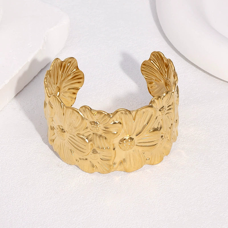 Wholesale Fresh And Sweet Flower Design Stainless Steel Electroplated Open Bracelet - Image 4