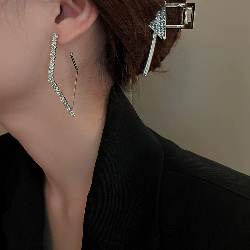 Wholesale Geometric Copper Electroplated Highend Women's Triangle Chain Earrings - Image 14