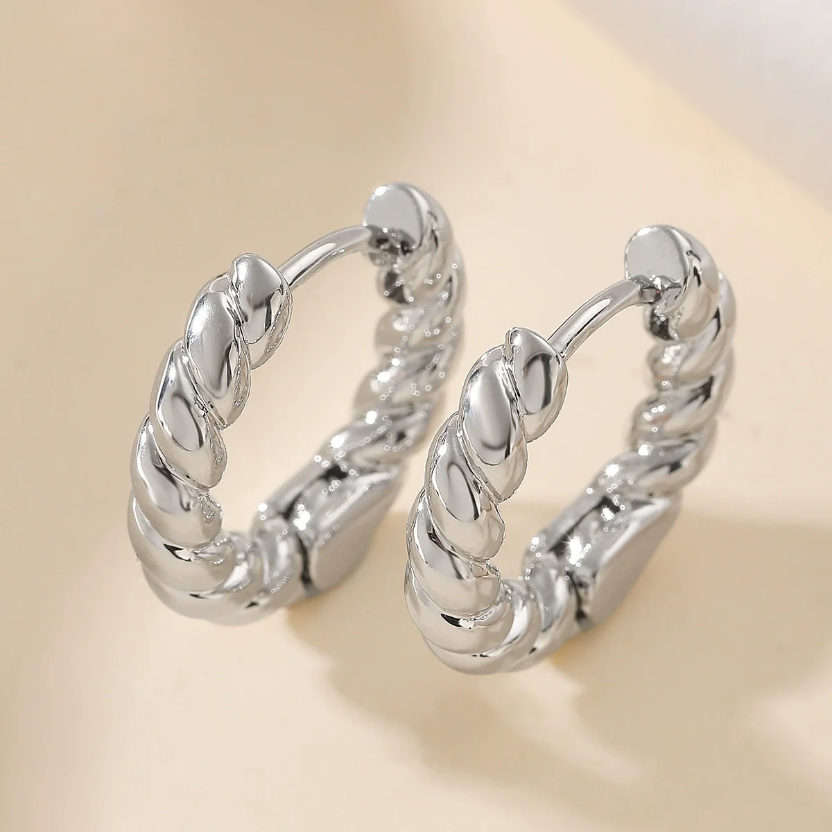Wholesale Geometric Copper Micro Setting Twist Earrings For Women - Image 3