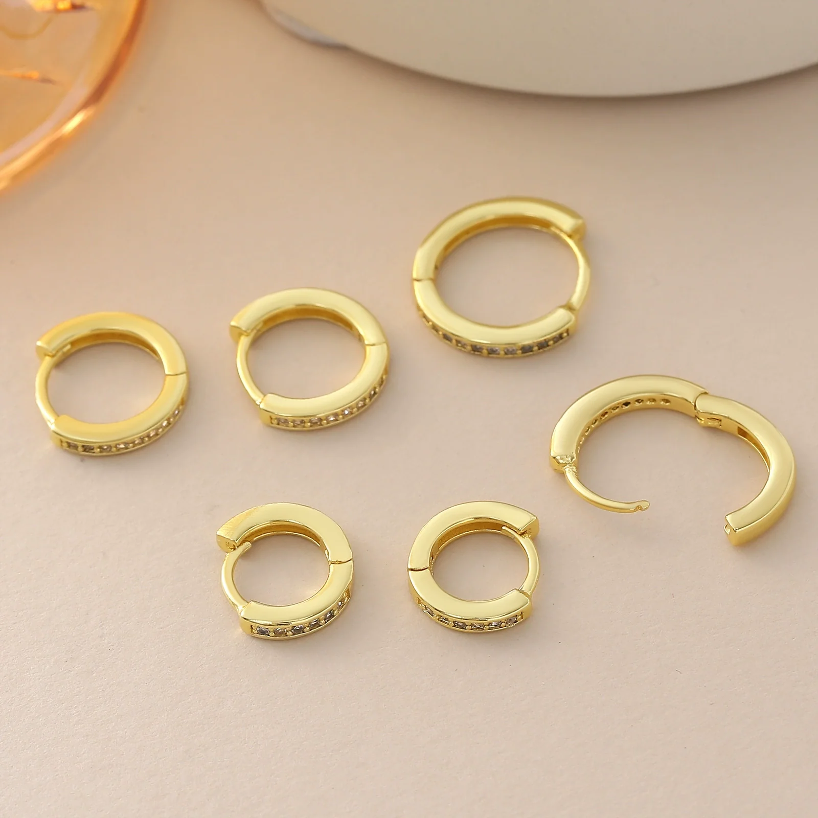 Wholesale Geometric Diamondstudded Round Earrings Copper 18K Gold Plated Unisex - Image 2