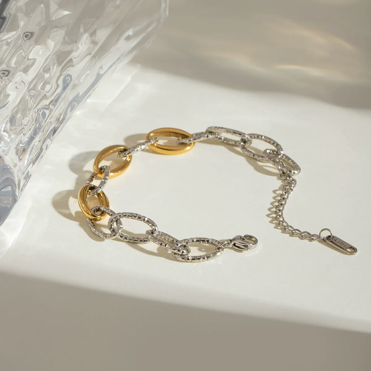 Wholesale Geometric Stainless Steel Electroplated Gold And Silver Color Stitching Hammer Thick Chain Bracelet For Women - Image 2