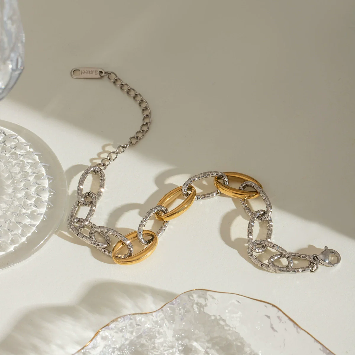 Wholesale Geometric Stainless Steel Electroplated Gold And Silver Color Stitching Hammer Thick Chain Bracelet For Women - Image 4