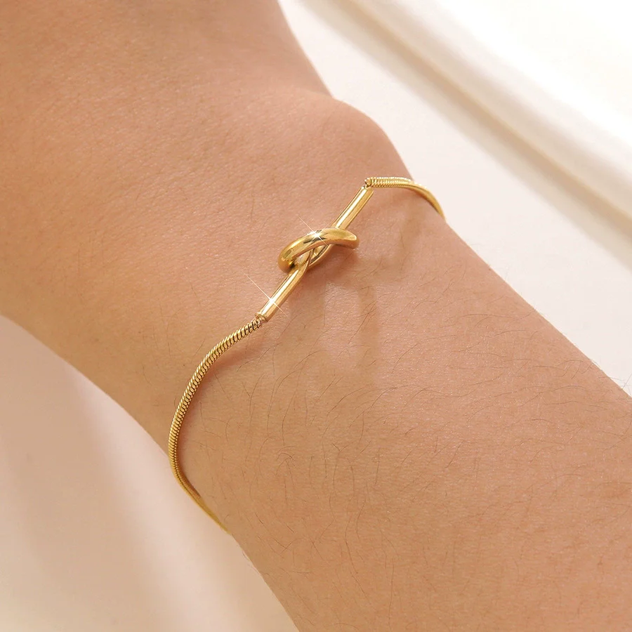 Wholesale Geometric Stainless Steel Gold Plated Knotted Snake Chain Bracelet For Women - Image 2