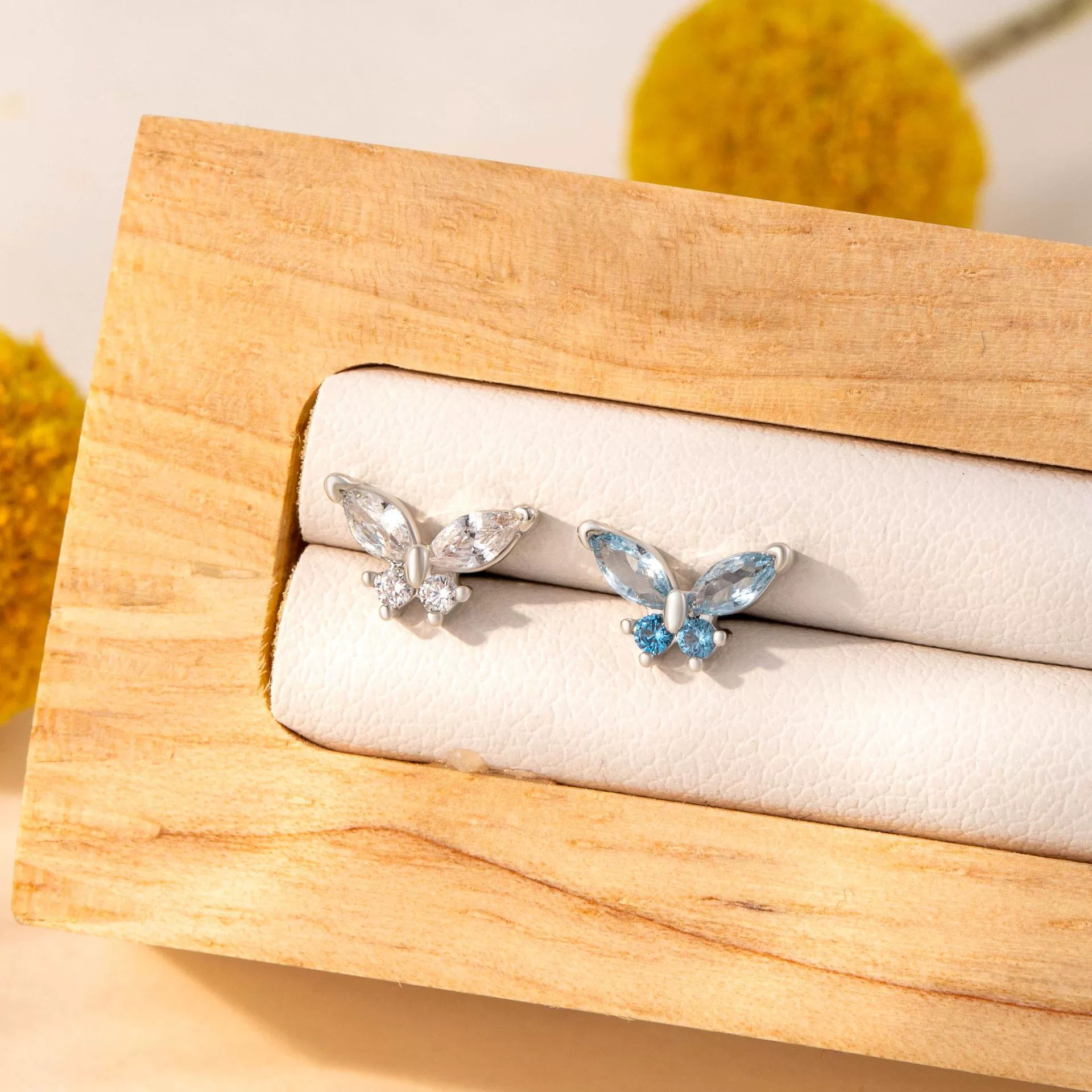 Wholesale Girly Butterfly Titanium Steel Ear Nails With Electroplating And Animal Pattern - Image 3
