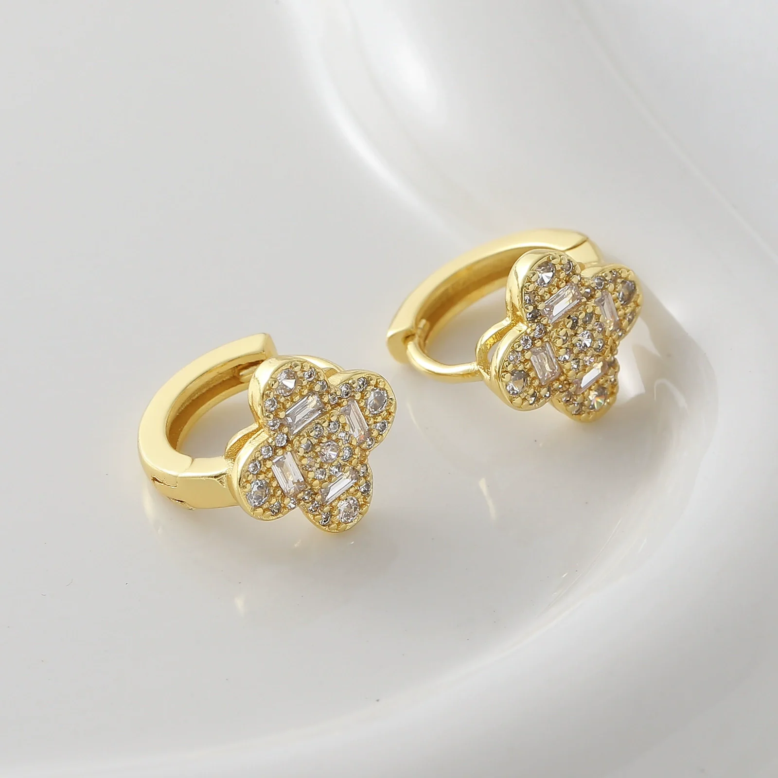 Wholesale Gold Plated Copper Flower Shape Four Leaf Clover Earrings For Women - Image 9