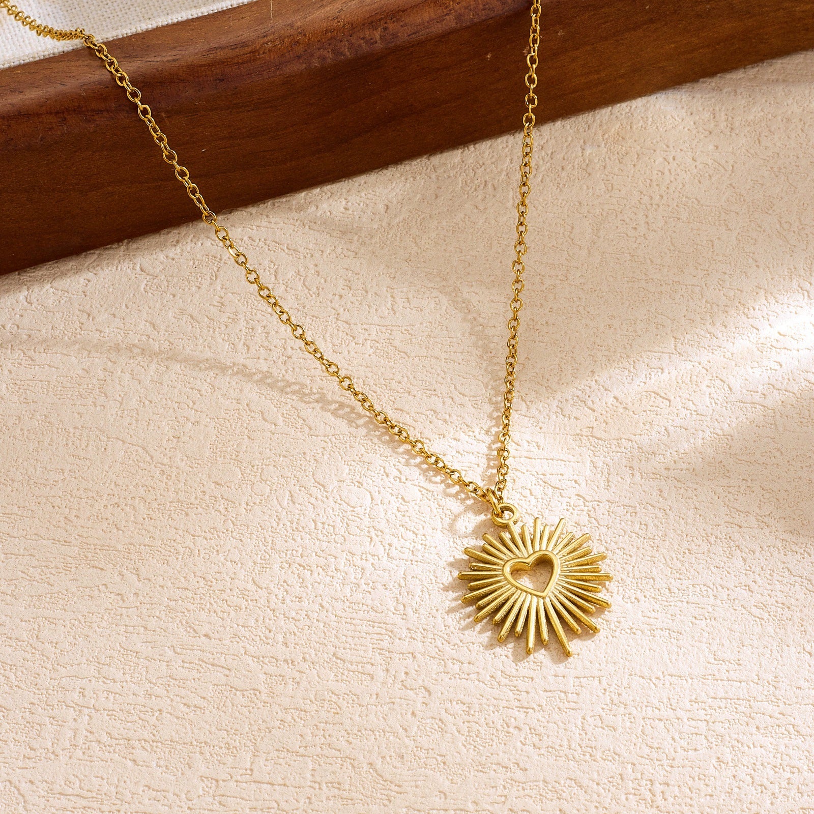 Wholesale Gold Plated Stainless Steel Heart Shape Pendant Necklace For Women - Image 3
