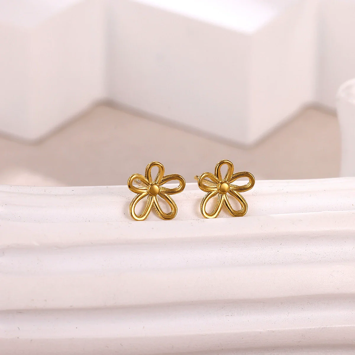 Wholesale Gold Plated Stainless Steel Mini Flower And Butterfly Ring Jewelry For Women - Image 4