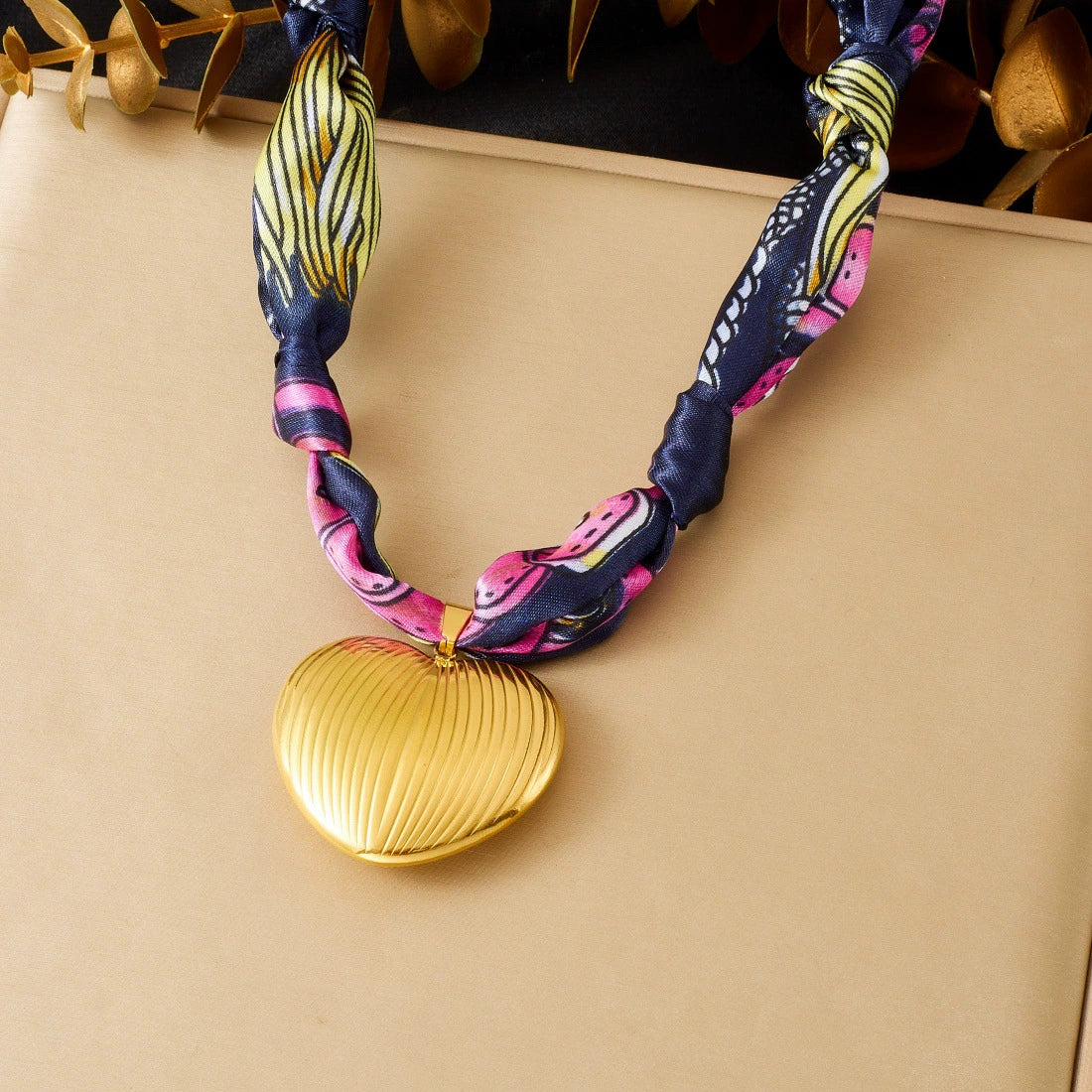 Wholesale Goldplated Stainless Steel Pendant Necklace With Leopard Print Small Floral And Heart Shape For Women - Image 11