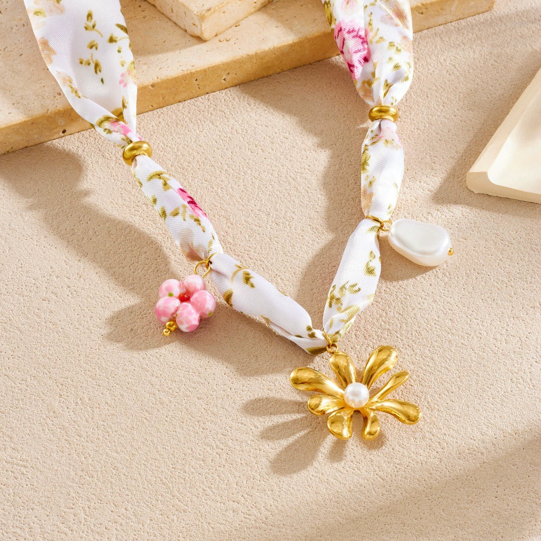Wholesale Goldplated Stainless Steel Pendant Necklace With Leopard Print Small Floral And Heart Shape For Women - Image 2
