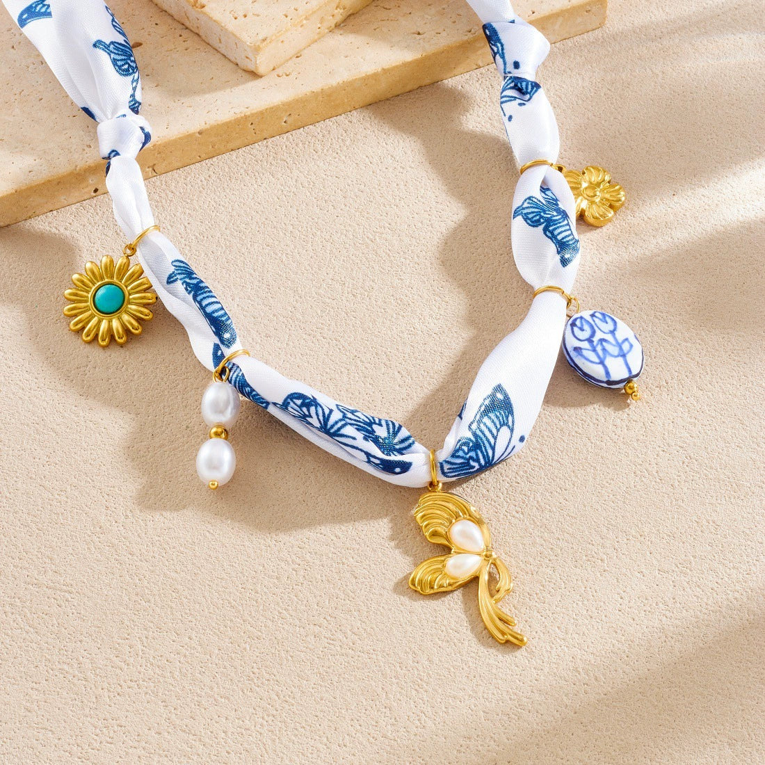 Wholesale Goldplated Stainless Steel Pendant Necklace With Leopard Print Small Floral And Heart Shape For Women - Image 3