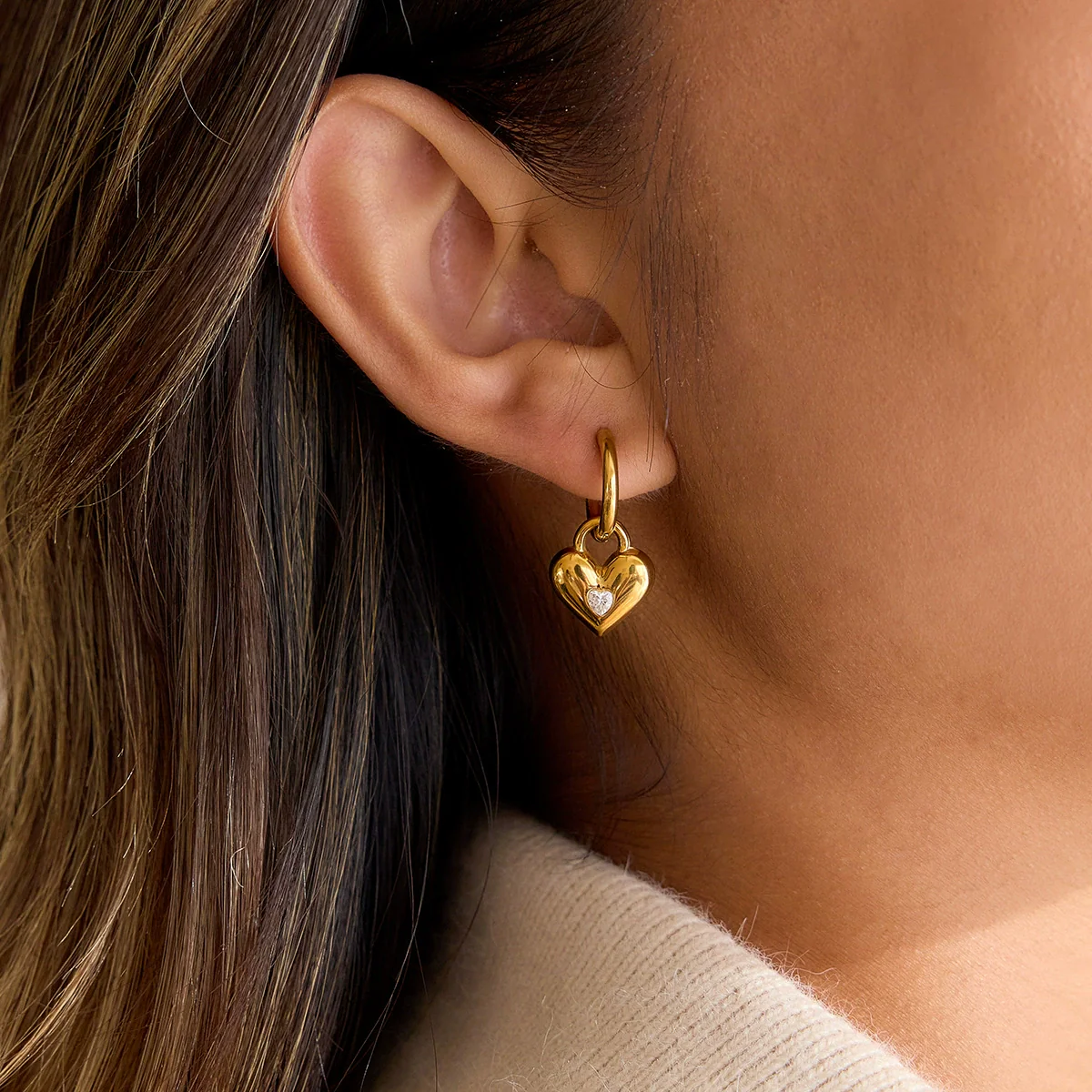 Wholesale Highend Minimalist Electroplated Heart Shape Stainless Steel Earrings For Women - Image 3
