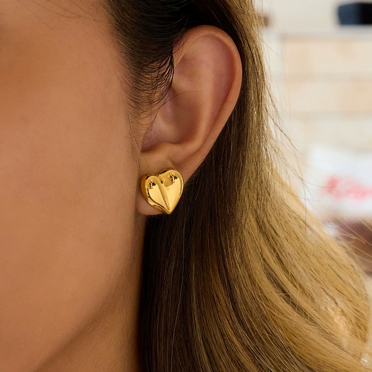 Wholesale Highend Minimalist Electroplated Stainless Steel Heart Shape Earrings For Women - Image 2