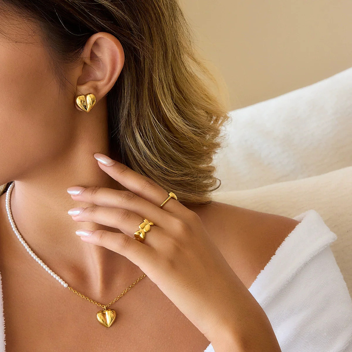 Wholesale Highend Minimalist Electroplated Stainless Steel Heart Shape Earrings For Women - Image 3
