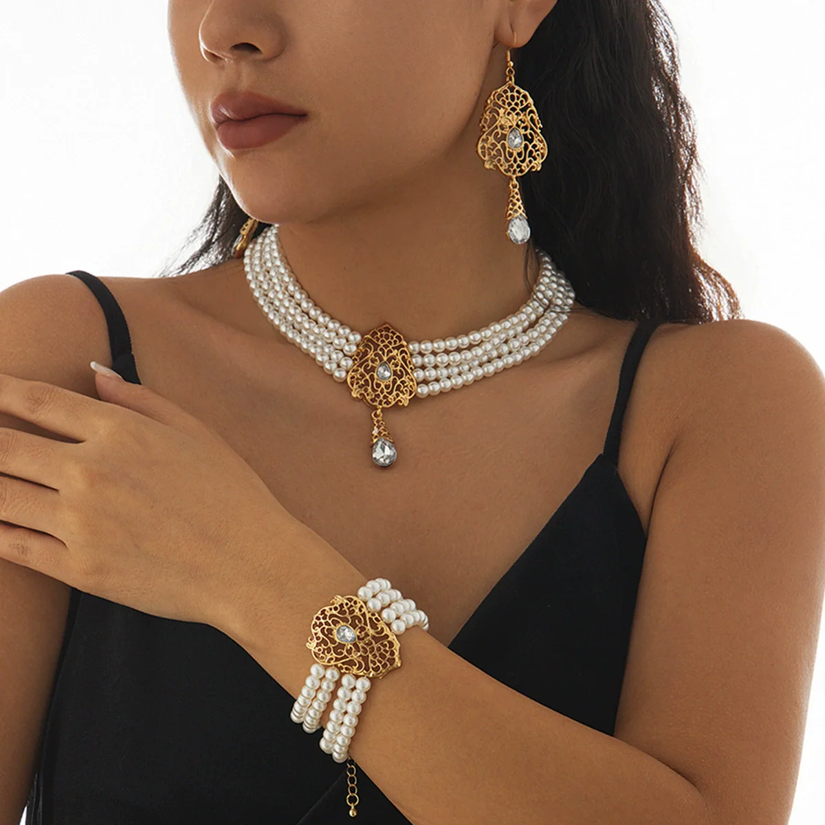Wholesale Imitation Pearl Beaded Clavicle Necklace With Flower Pattern And Rhinestone Pendant In Retro Style For Women - Image 2