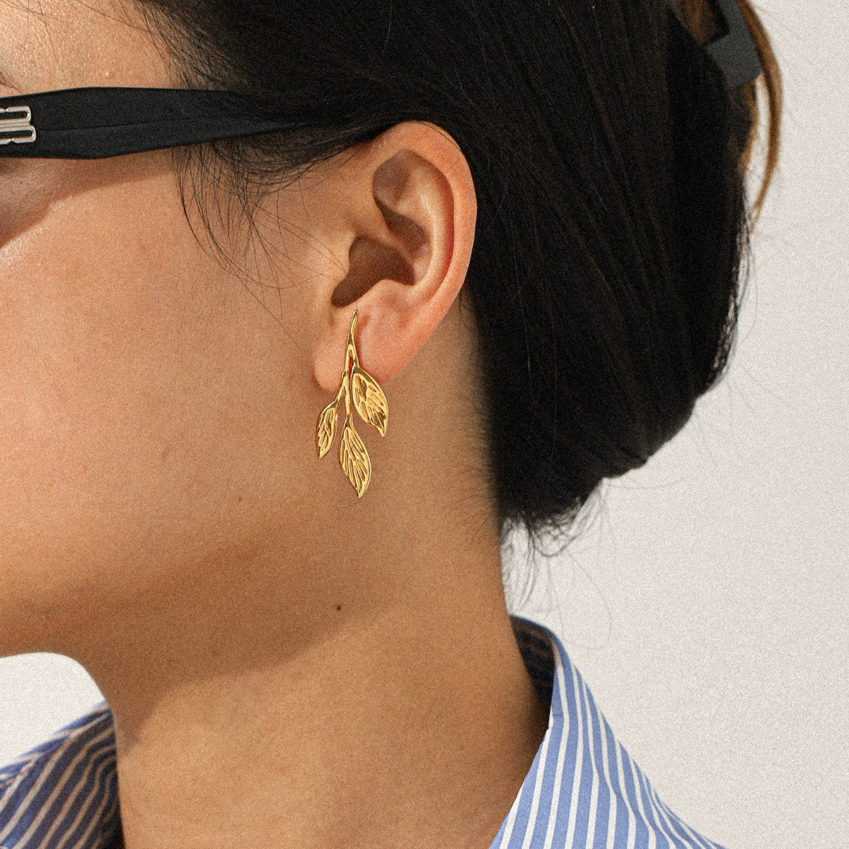 Wholesale Ins Style 18K Gold Electroplated Stainless Steel Geometric Leaf Earrings For Women - Image 3