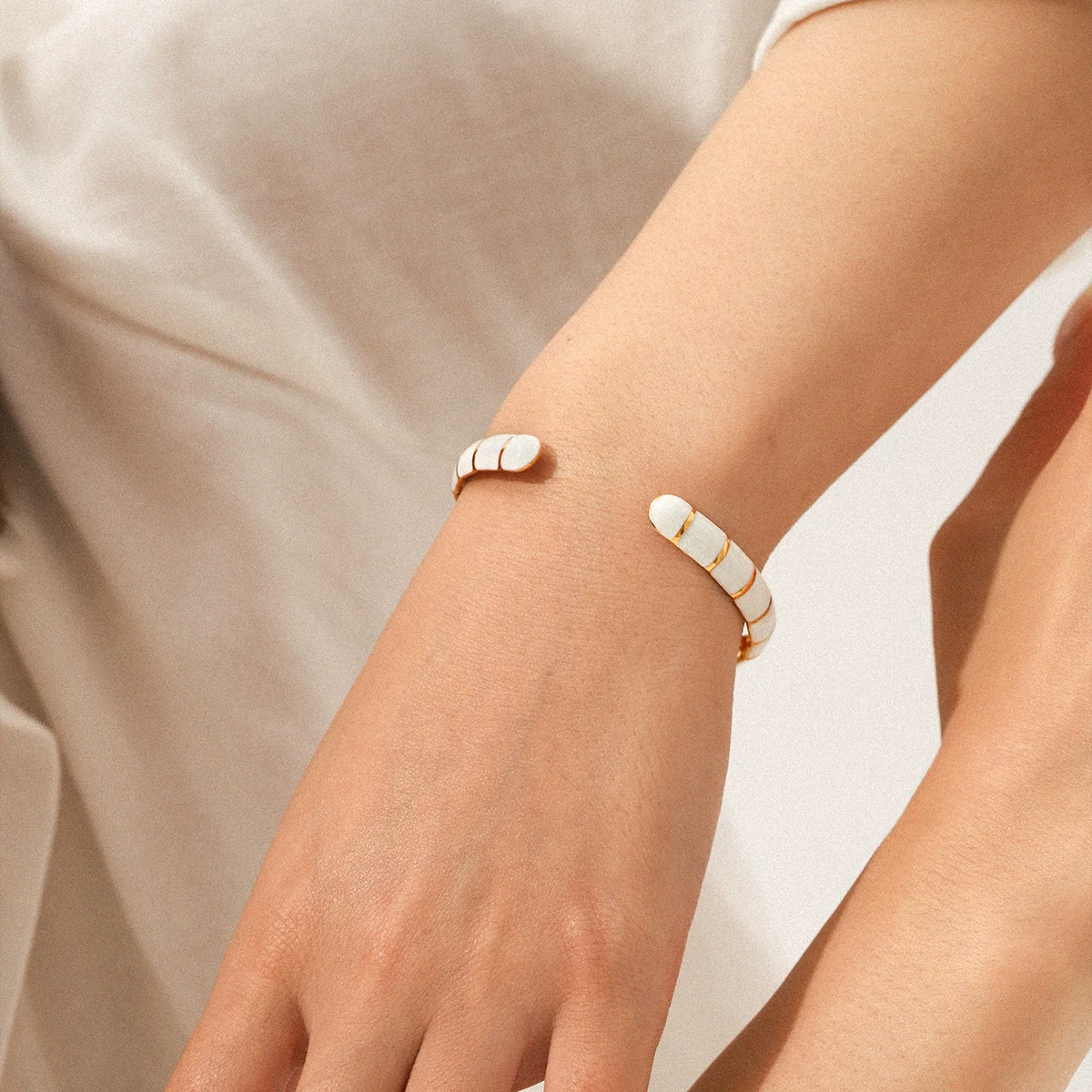 Wholesale Ins Style Geometric Dripping Oil Stainless Steel Bracelet For Women Luxury Highend Jewelry - Image 4