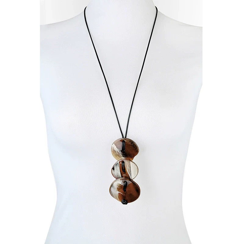 Wholesale Jewelry Acrylic Pendant Cowhide Rope Necklace Geometric Style Electroplated - Image 3
