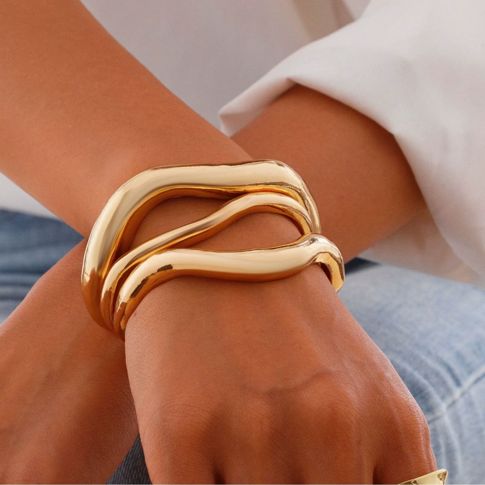Wholesale Jewelry Alloy Geometric Hollow Pleated Ring And Irregular Cambered Bracelet Set With Electroplating - Image 3