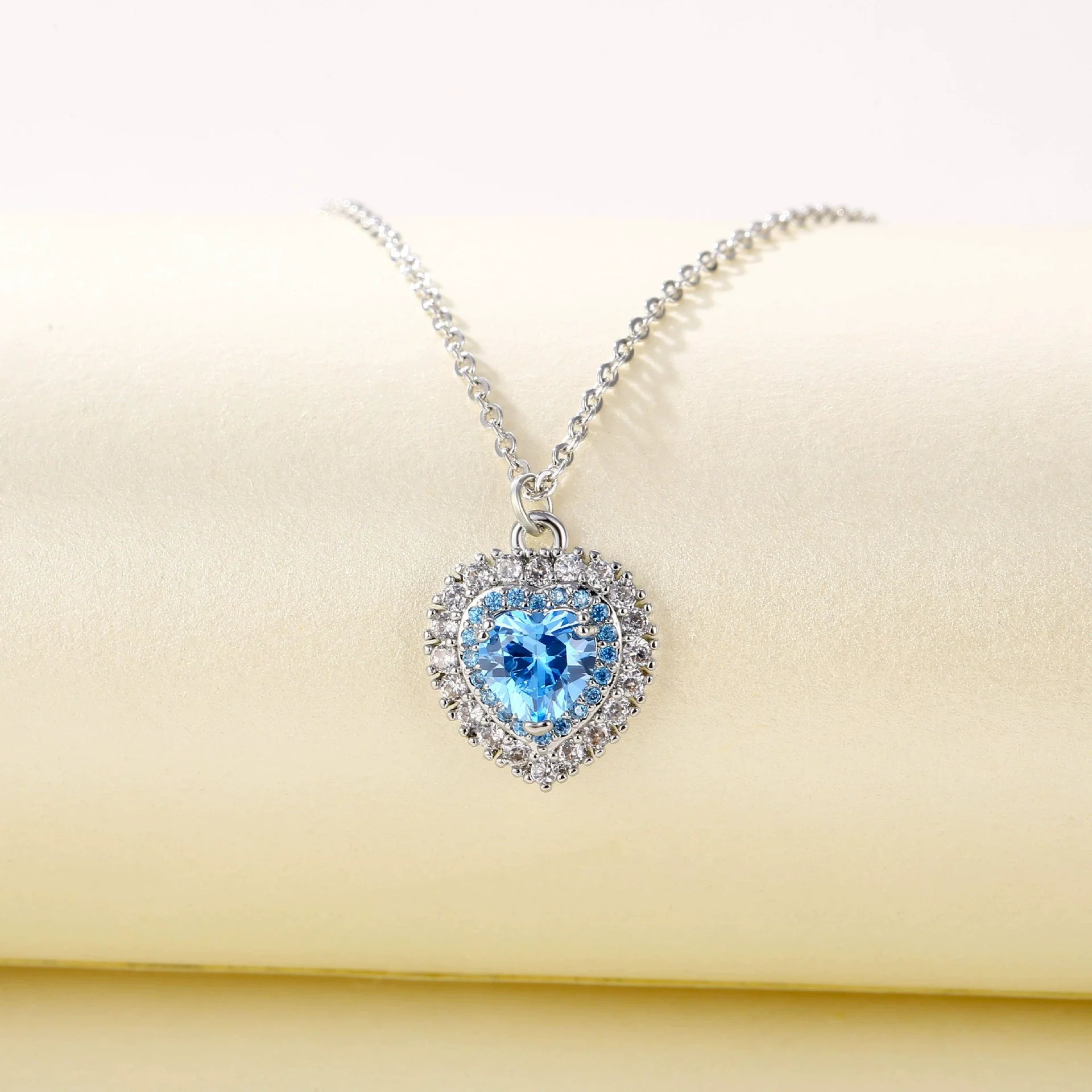 Wholesale Jewelry Copper Artificial Zircon Heart Shaped Ochain Pendant Necklace For Women Set With Precious Stones - Image 3