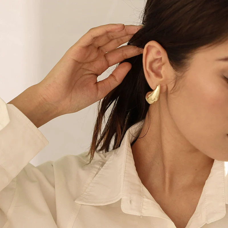 Wholesale Jewelry Copper Drop Shape Electroplated Hollow Three Dimensional Women's Earrings - Image 2