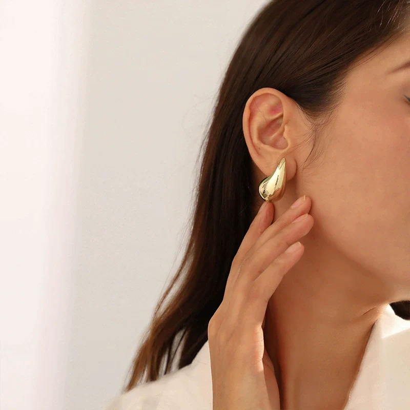 Wholesale Jewelry Copper Drop Shape Electroplated Hollow Three Dimensional Women's Earrings - Image 3