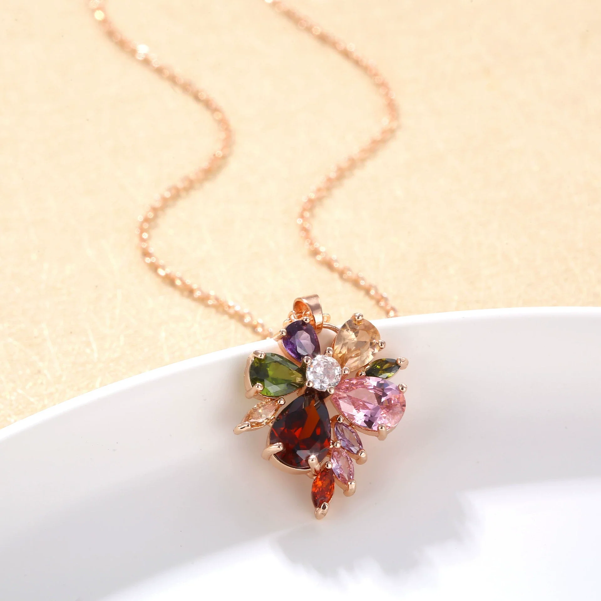 Wholesale Jewelry Copper Inlaid Zircon Minimalist Flowers Style Ochain Women's Necklace - Image 3