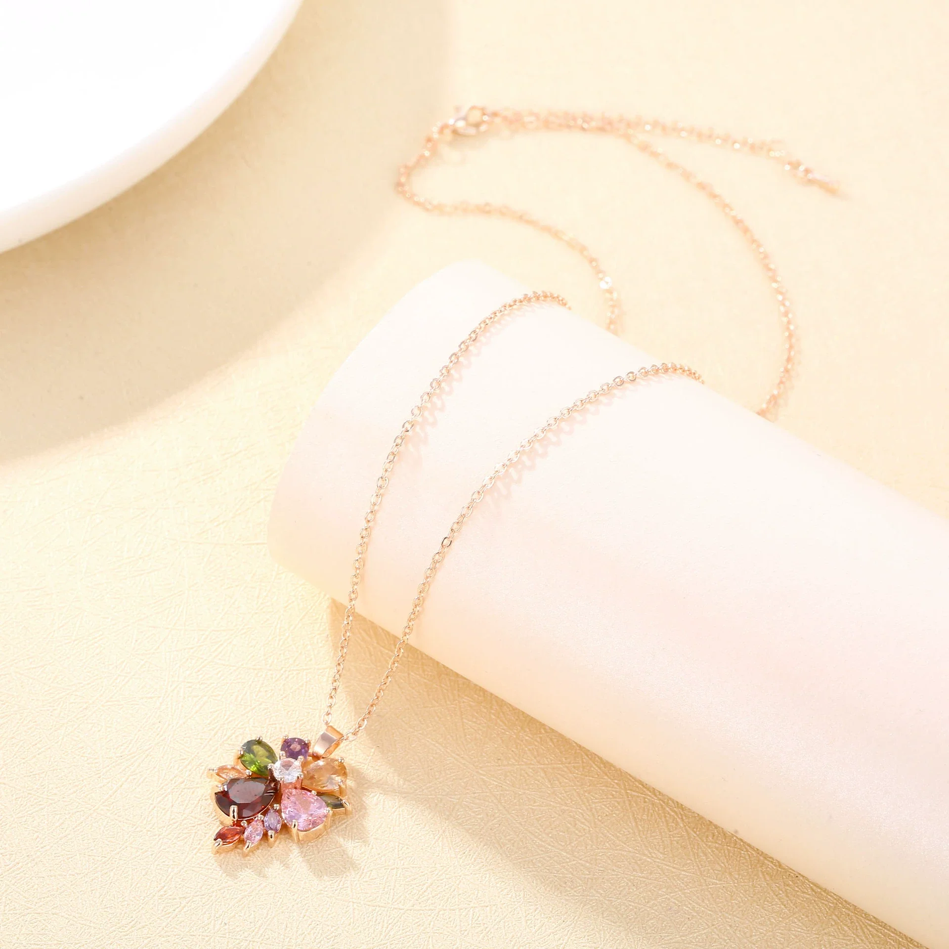 Wholesale Jewelry Copper Inlaid Zircon Minimalist Flowers Style Ochain Women's Necklace - Image 4