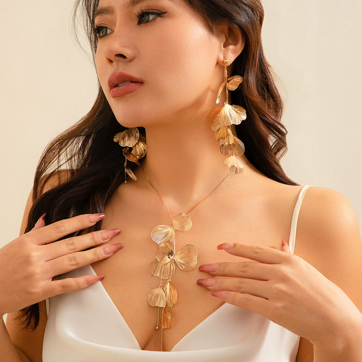 Wholesale Jewelry Copper Leaf Tassel Snake Bone Chain Choker Retro Style - Image 2