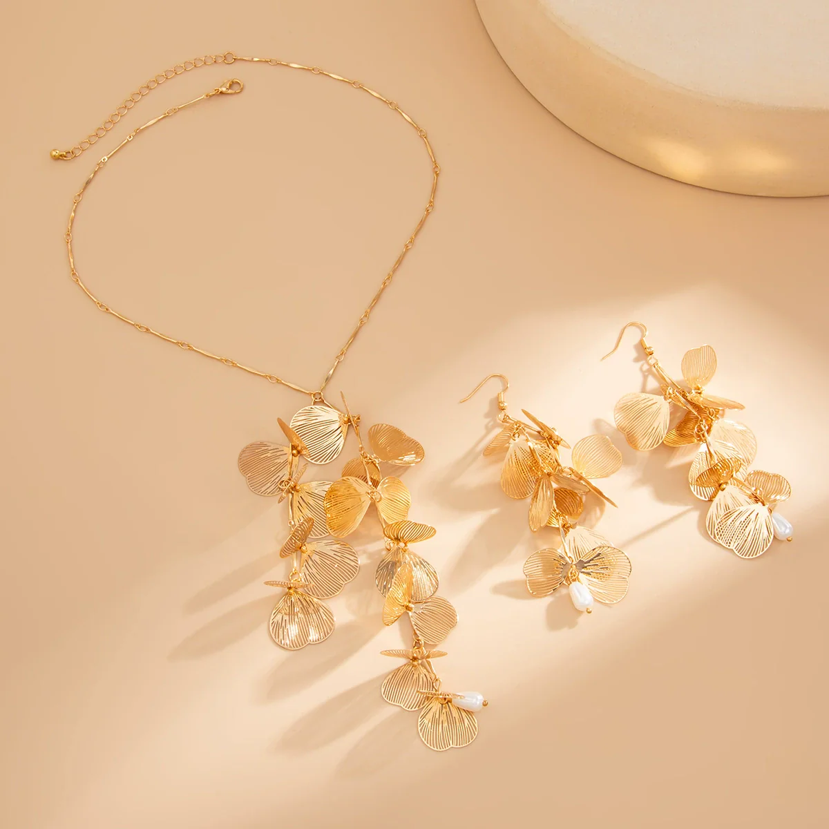 Wholesale Jewelry Copper Leaf Tassel Snake Bone Chain Choker Retro Style - Image 4