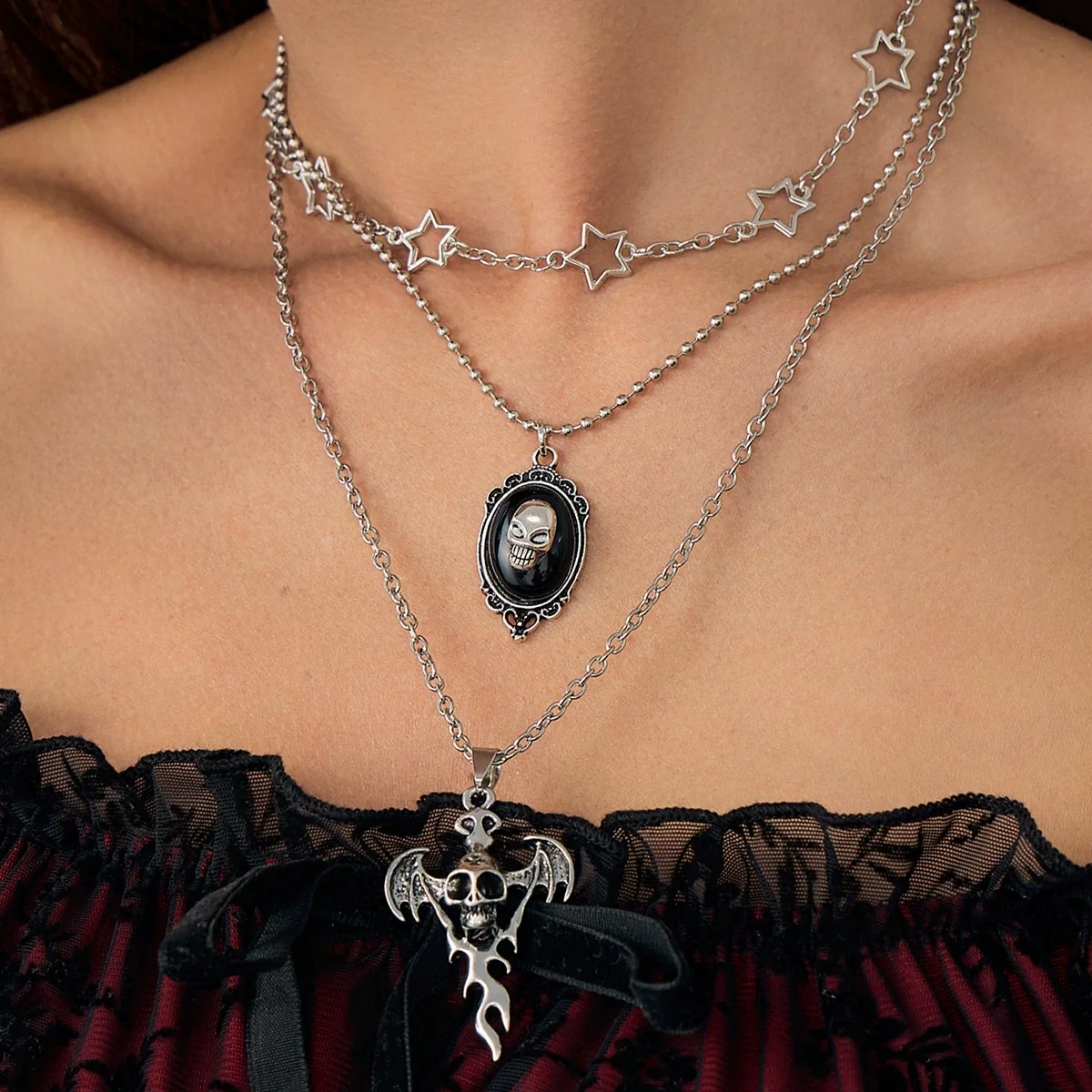 Wholesale Jewelry Dark Fashion Geometric Metal Alloy Heart Wings Swordshaped Pendant Necklace For Women With Electroplating - Image 2