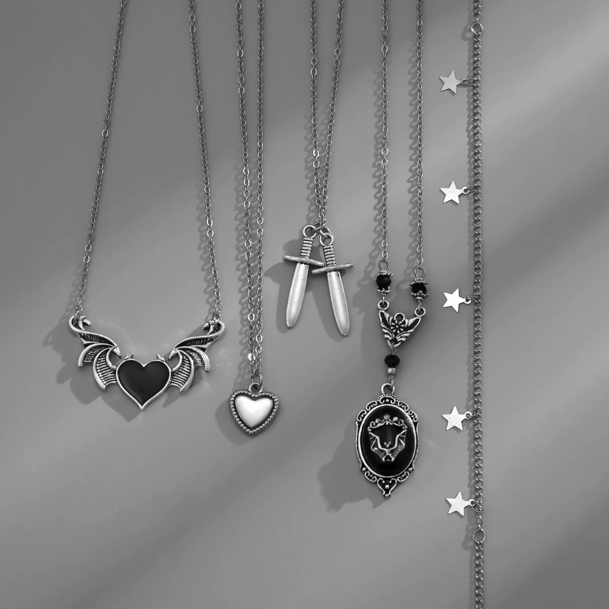 Wholesale Jewelry Dark Fashion Geometric Metal Alloy Heart Wings Swordshaped Pendant Necklace For Women With Electroplating - Image 3