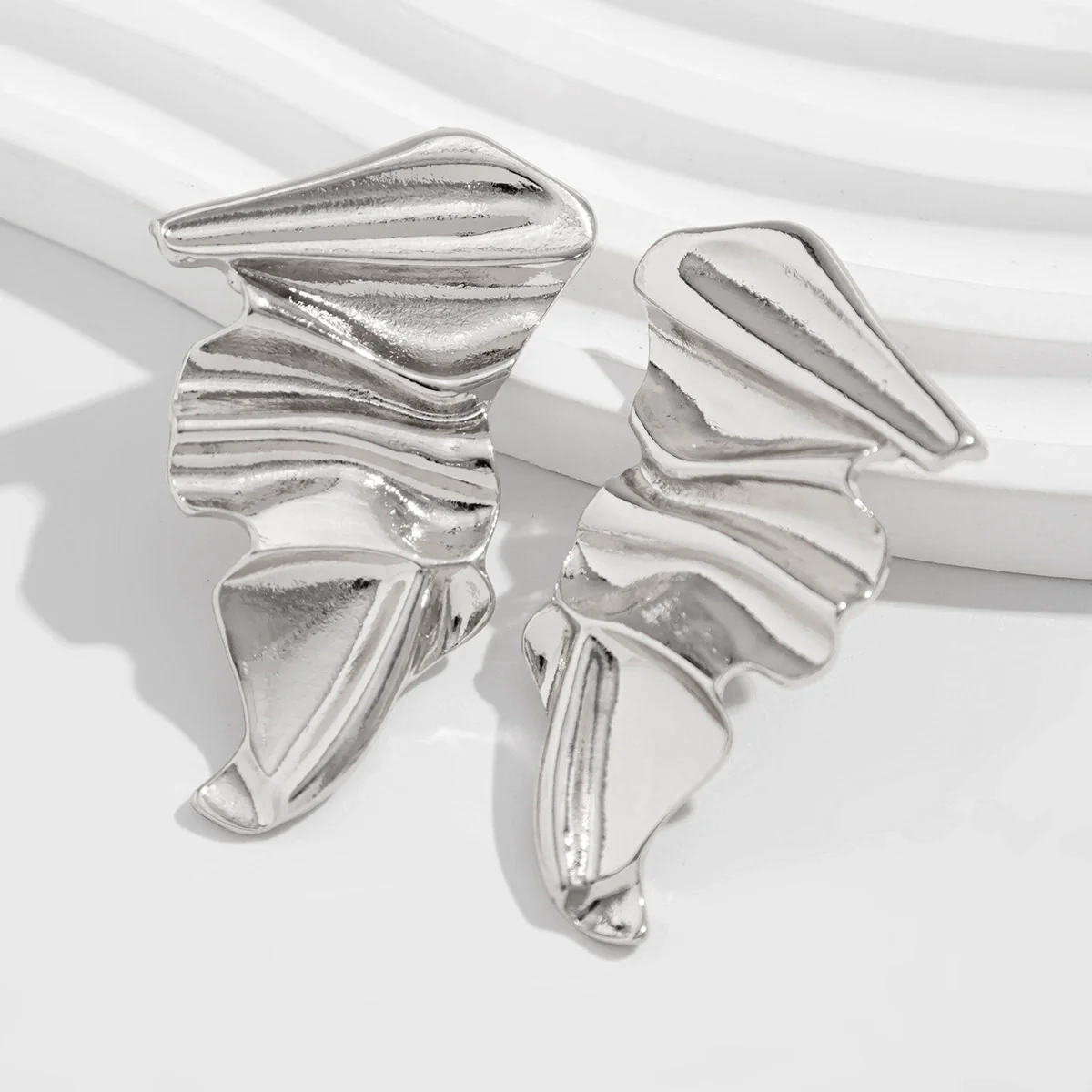 Wholesale Jewelry Exaggerated Geometric Alloy Electroplated Folding Earrings For Women - Image 4