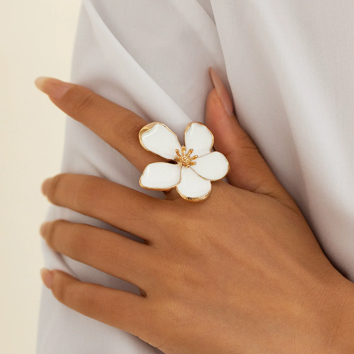 Wholesale Jewelry Exaggerated Iron Imitation Pearls Dripping Oil Fivepetal Flower Threedimensional Starfish Ring Electroplated - Image 2