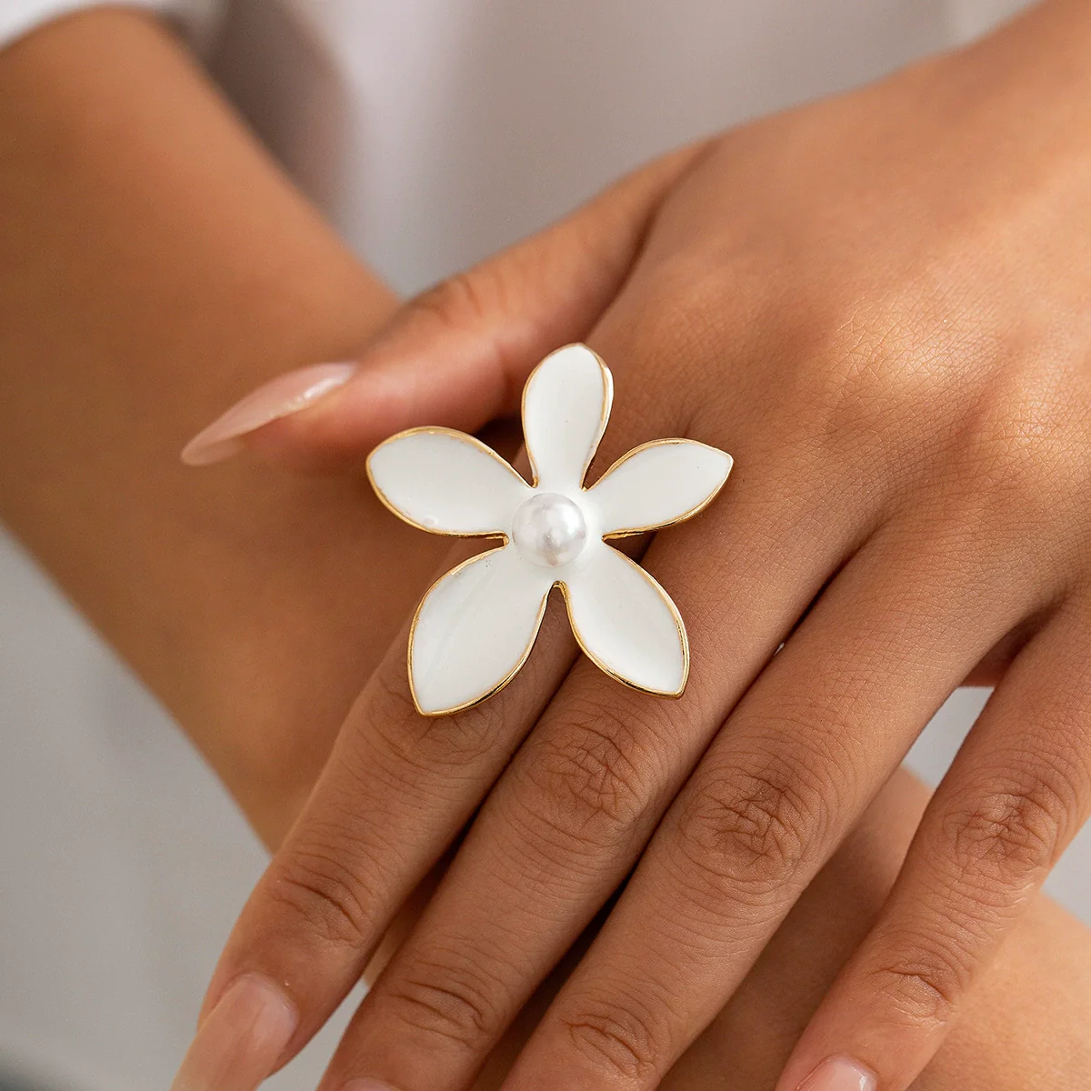 Wholesale Jewelry Exaggerated Iron Imitation Pearls Dripping Oil Fivepetal Flower Threedimensional Starfish Ring Electroplated - Image 7