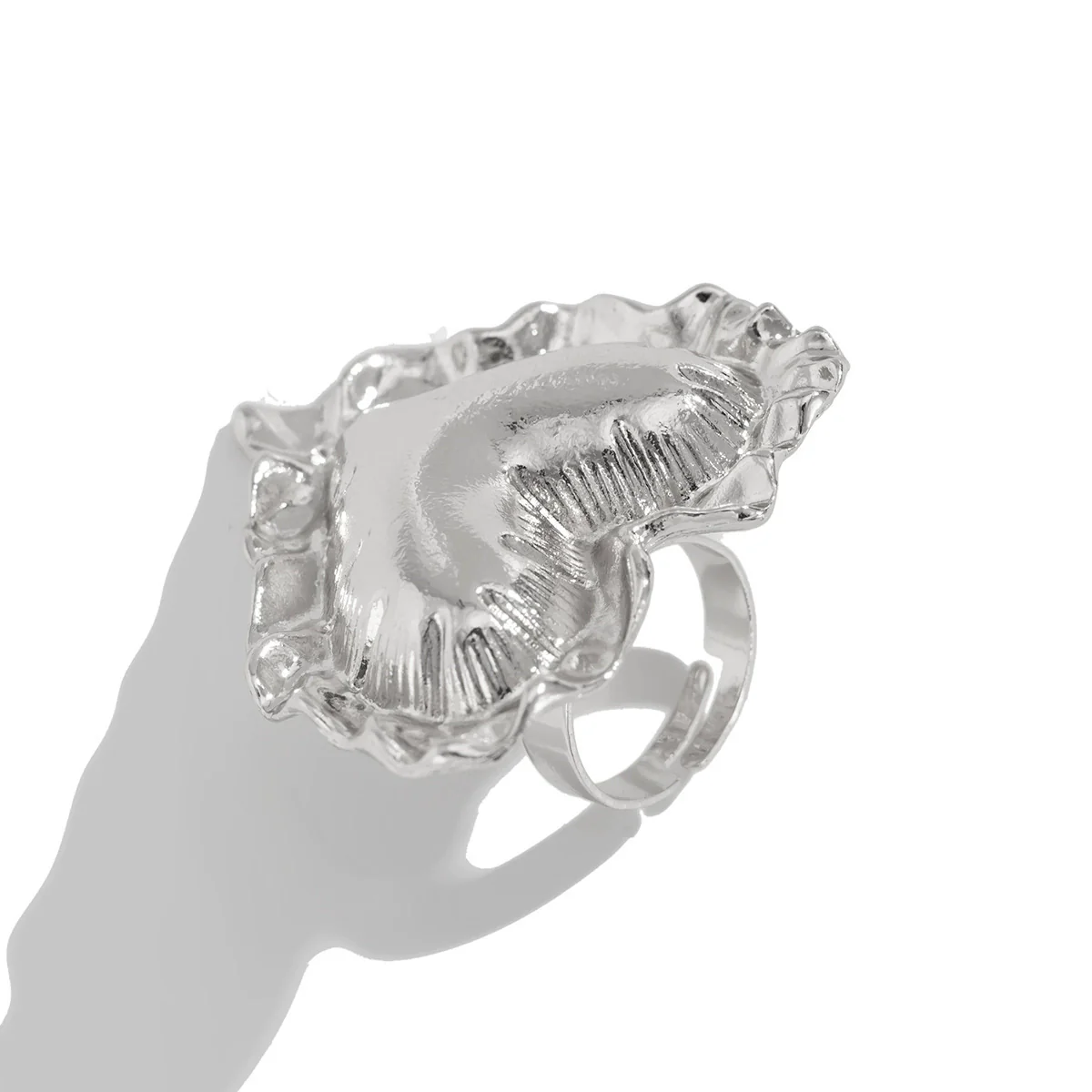 Wholesale Jewelry Exaggerated Three Dimensional Love Shaped Zinc Alloy Ring With Electroplating - Image 5