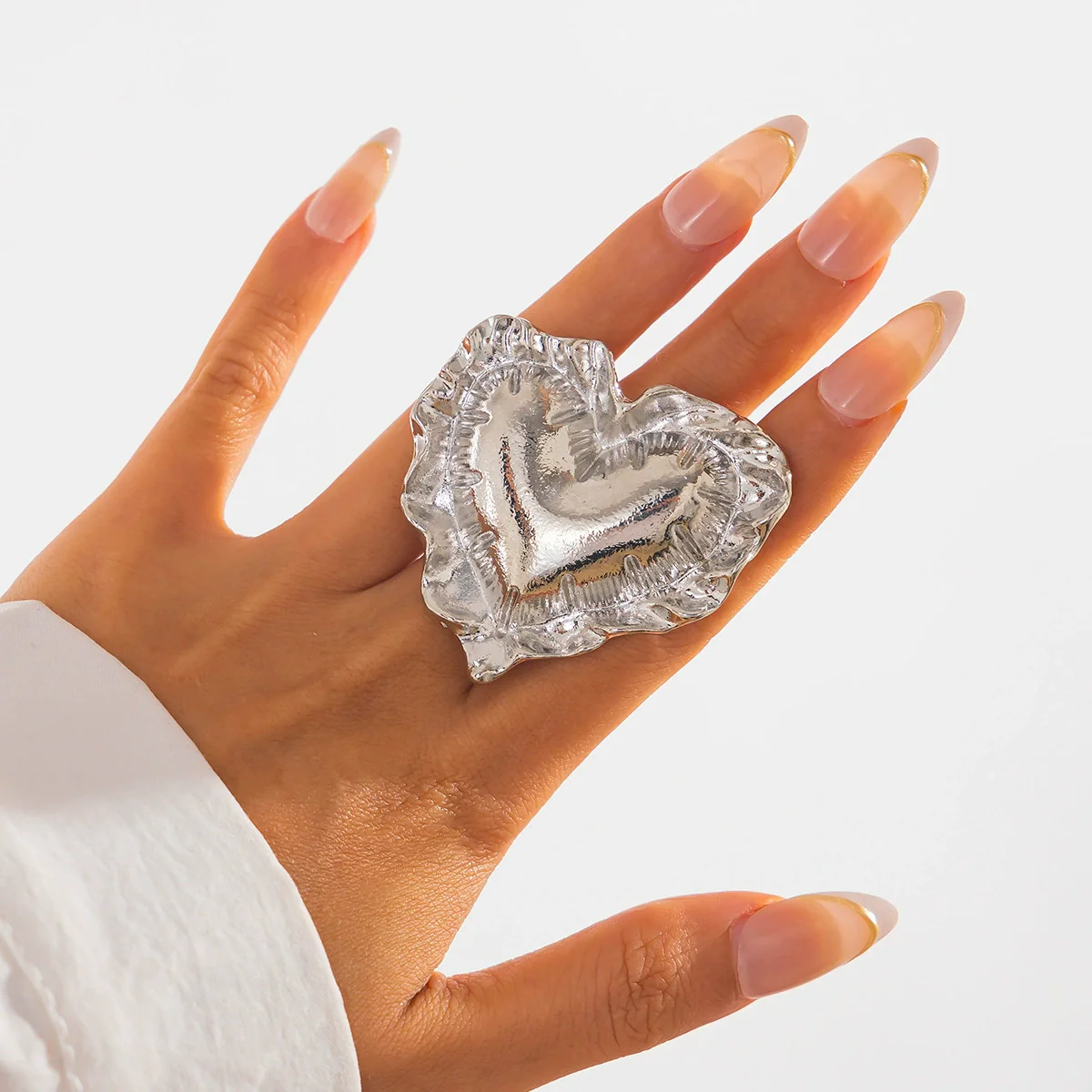 Wholesale Jewelry Exaggerated Three Dimensional Love Shaped Zinc Alloy Ring With Electroplating - Image 7