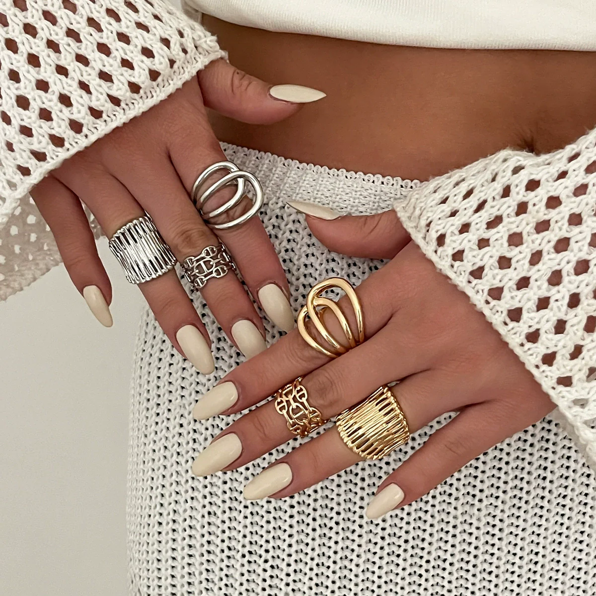 Wholesale Jewelry Geometric Hollow Stripe Alloy Ring Electroplated Women's Popular Style - Image 2
