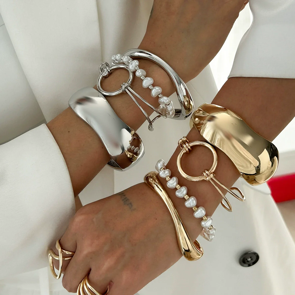 Wholesale Jewelry Minimalist Geometric Alloy And Pearl Bracelet Electroplated - Image 2