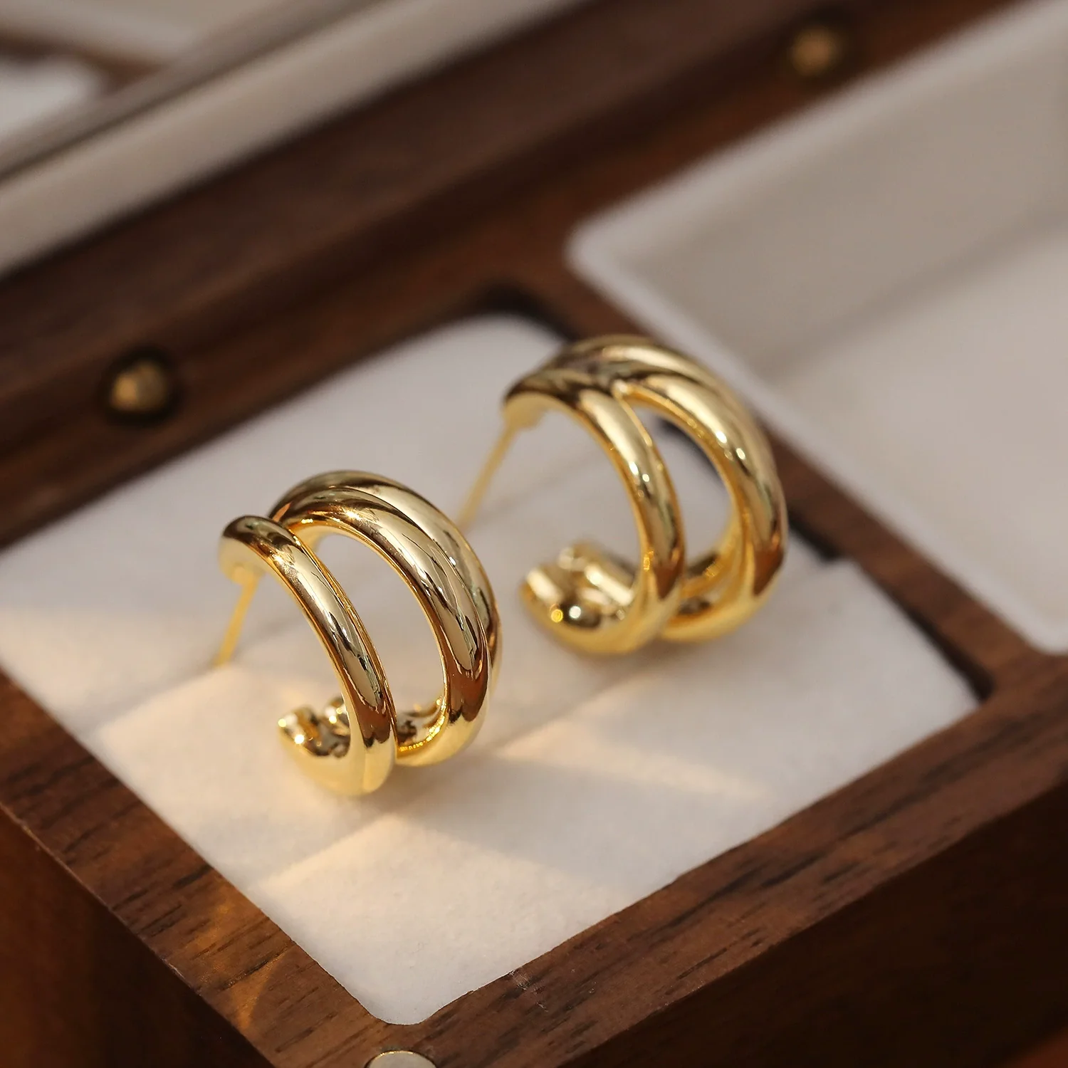 Wholesale Jewelry Minimalist Geometric Copper Alloy Cshaped Hollow Electroplated Earrings For Women - Image 5