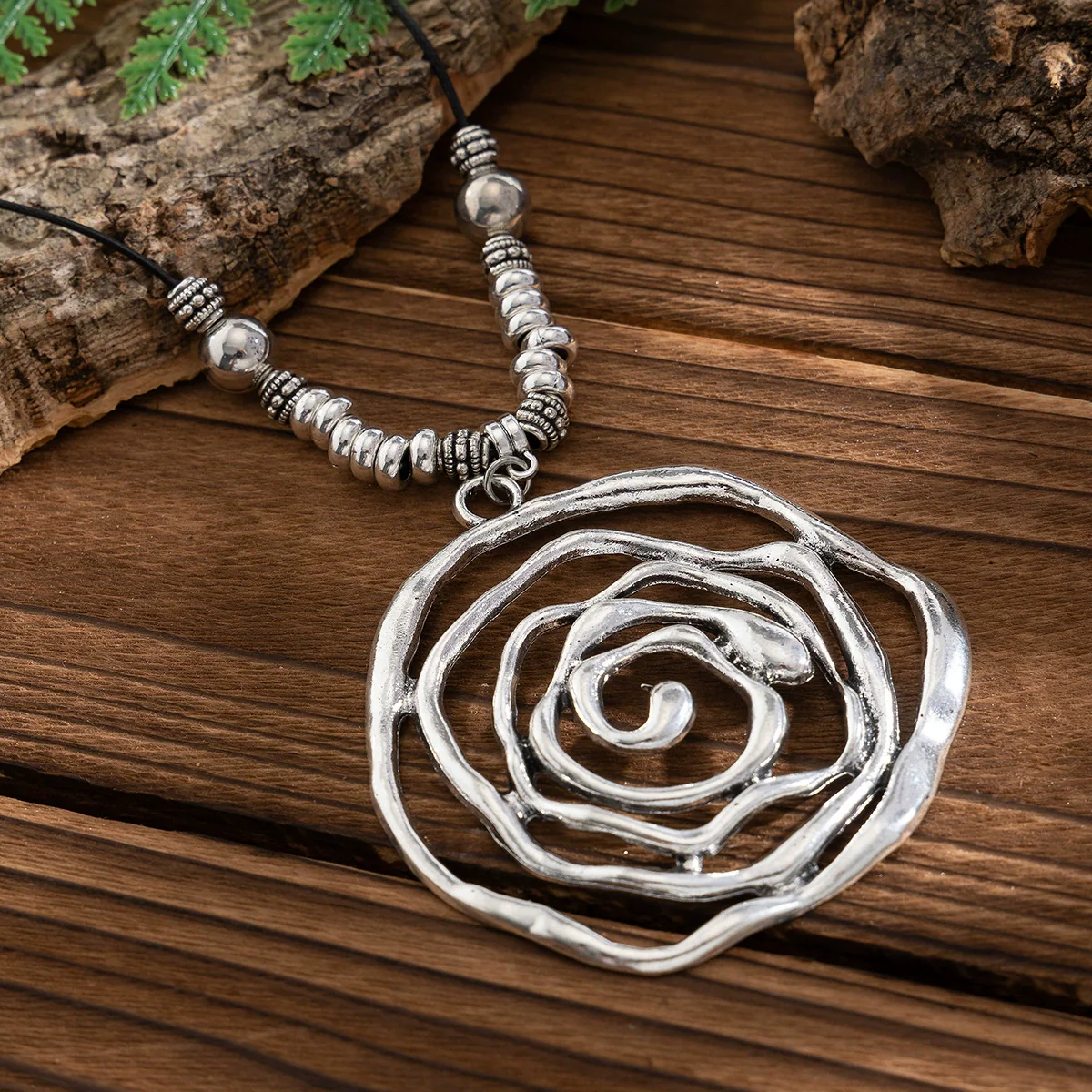 Wholesale Jewelry Niche Geometric Leather Wax Alloy Clavicle Chain With Electroplating - Image 4
