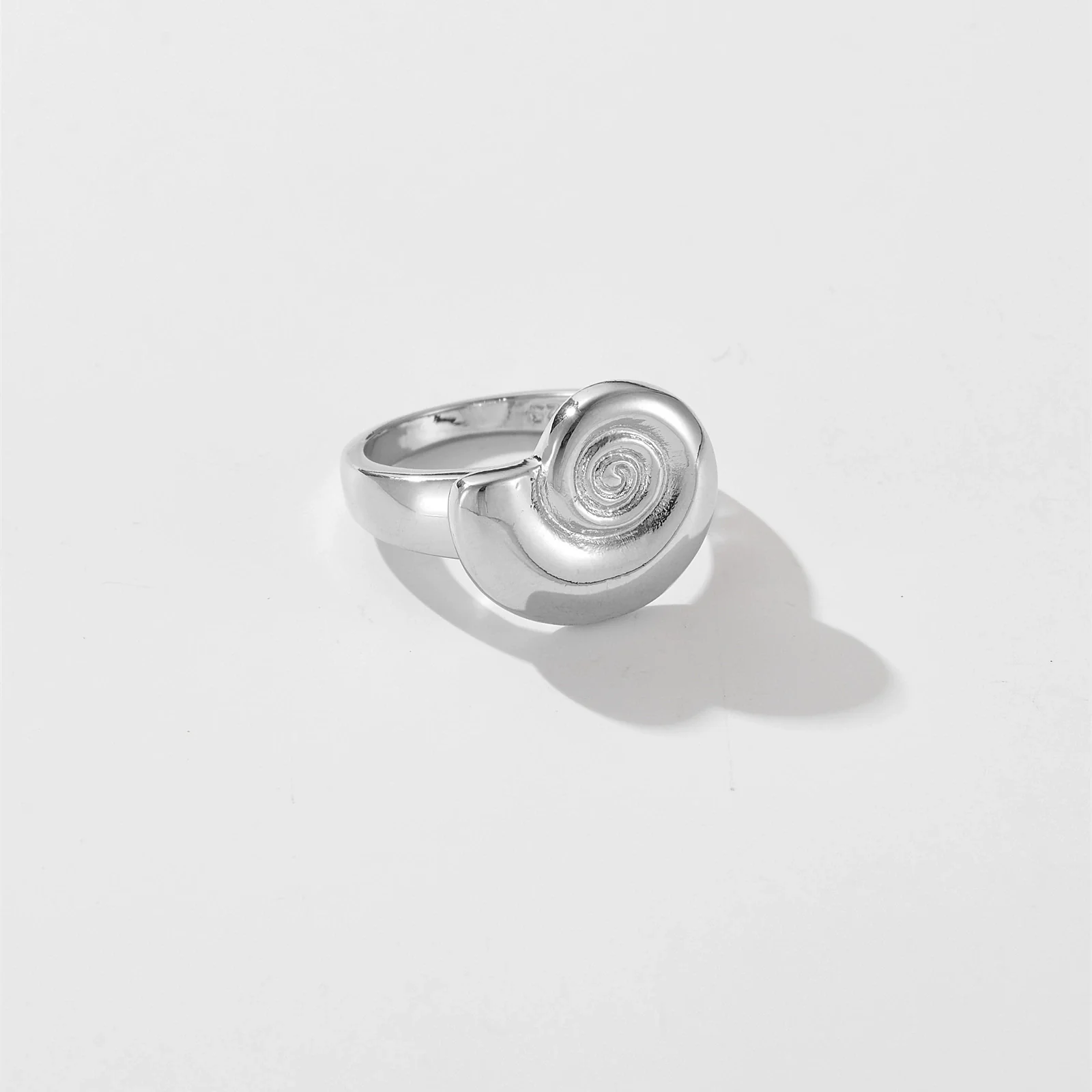 Wholesale Jewelry Punk Style Snail Design Copper Ring With Platinum And 18K Gold Electroplating For Women - Image 2