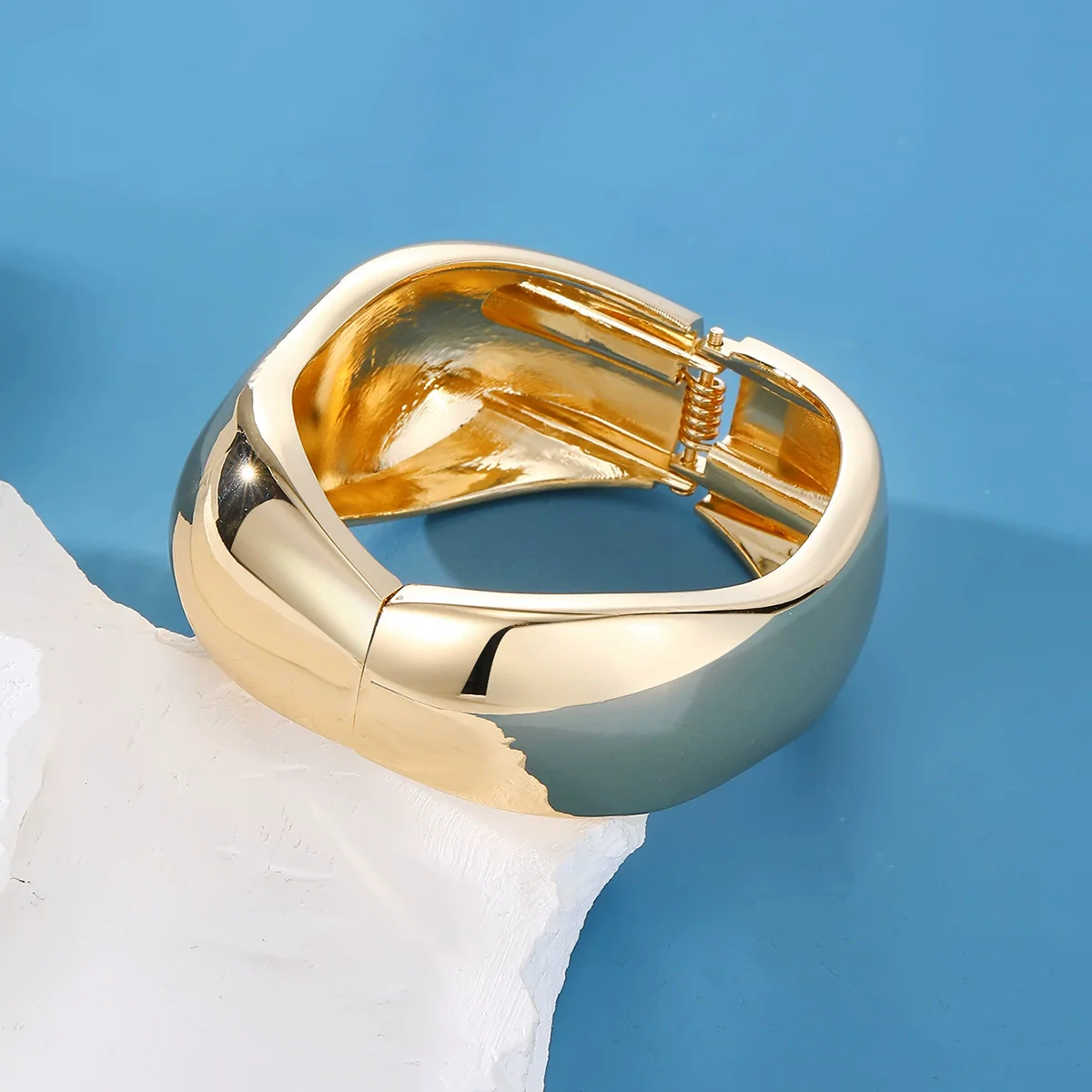 Wholesale Jewelry Retro Exaggerated Irregular Pleated Alloy Bracelet With Electroplating - Image 18