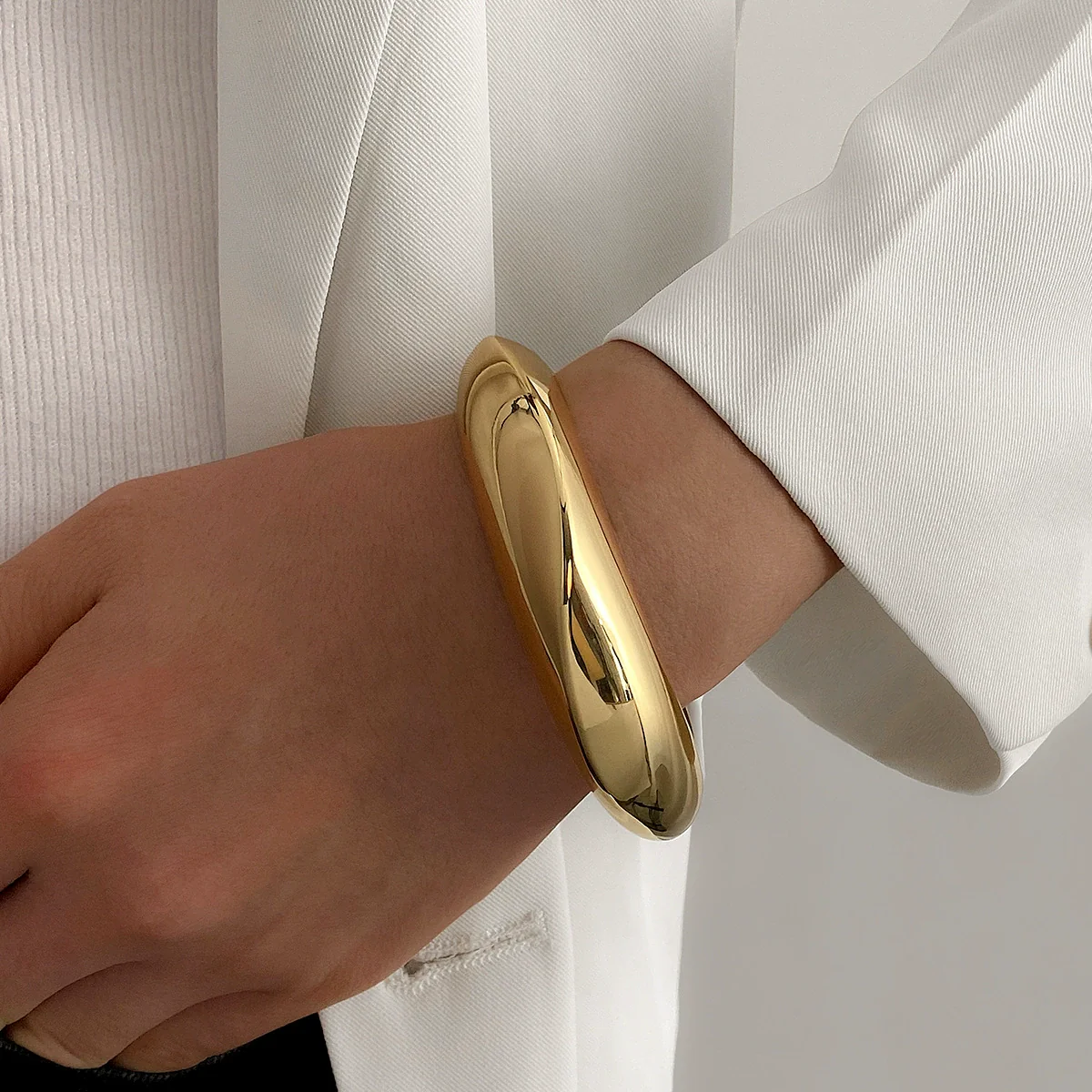 Wholesale Jewelry Retro Exaggerated Irregular Pleated Alloy Bracelet With Electroplating - Image 19