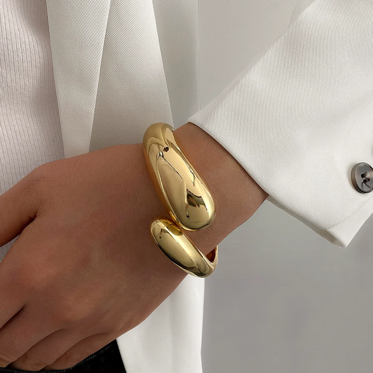Wholesale Jewelry Retro Exaggerated Irregular Pleated Alloy Bracelet With Electroplating - Image 20