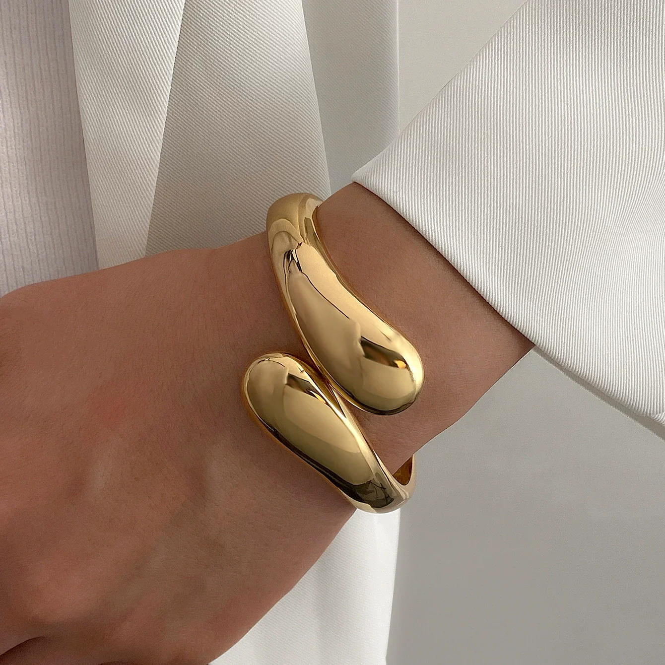 Wholesale Jewelry Retro Exaggerated Irregular Pleated Alloy Bracelet With Electroplating - Image 21