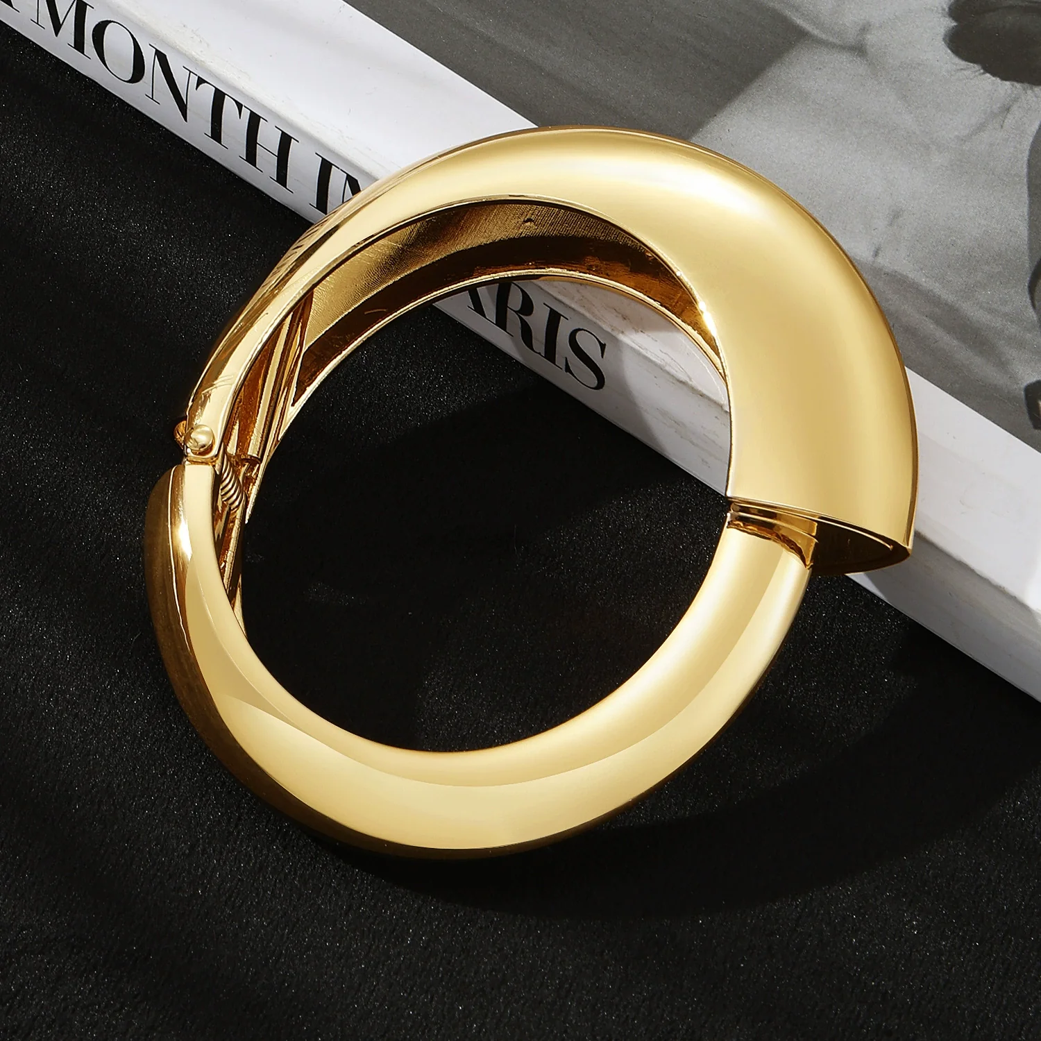 Wholesale Jewelry Retro Exaggerated Irregular Pleated Alloy Bracelet With Electroplating - Image 3