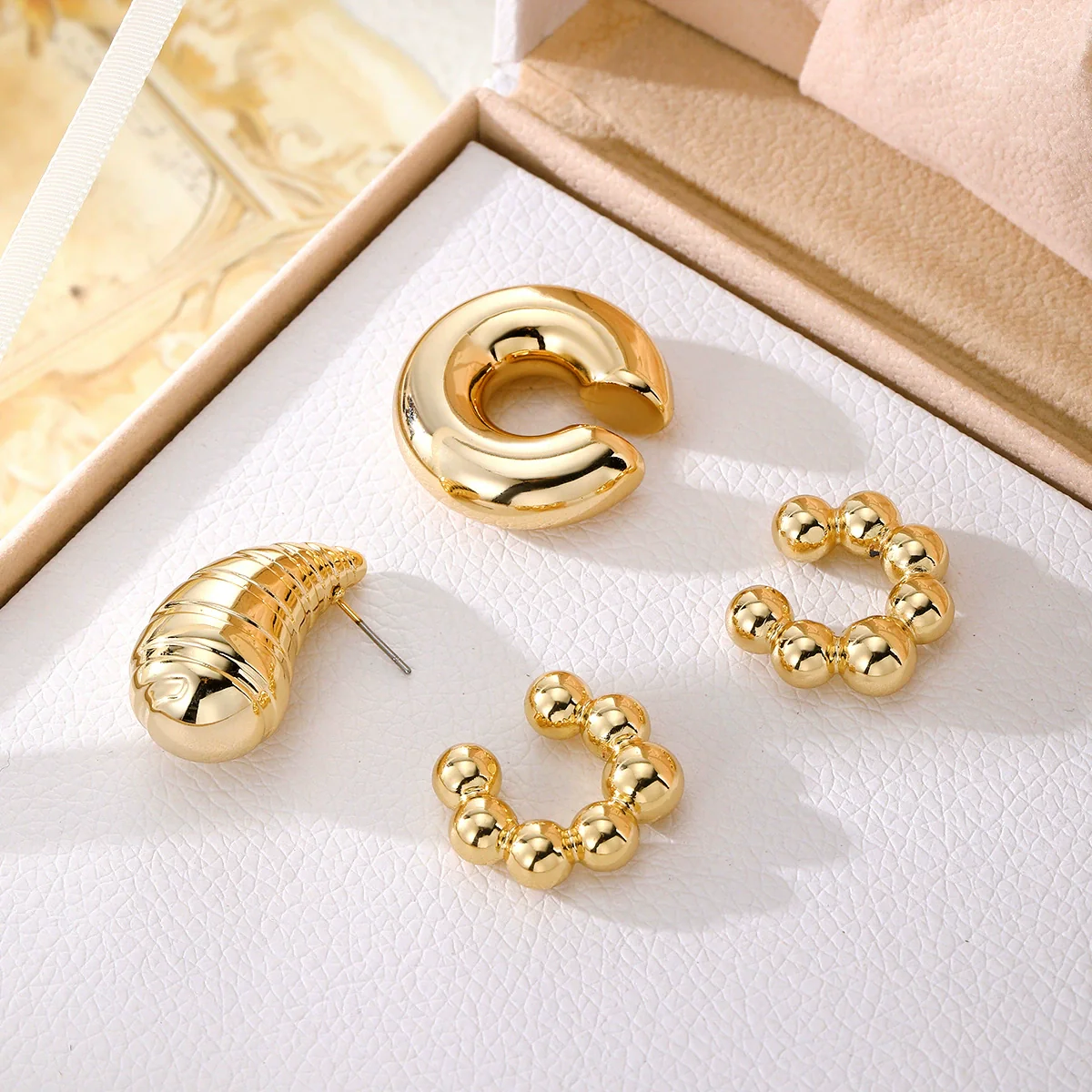 Wholesale Jewelry Retro Fashion Drop Shaped Plastic And Resin Electroplated Ear Bone Clips For Women - Image 3