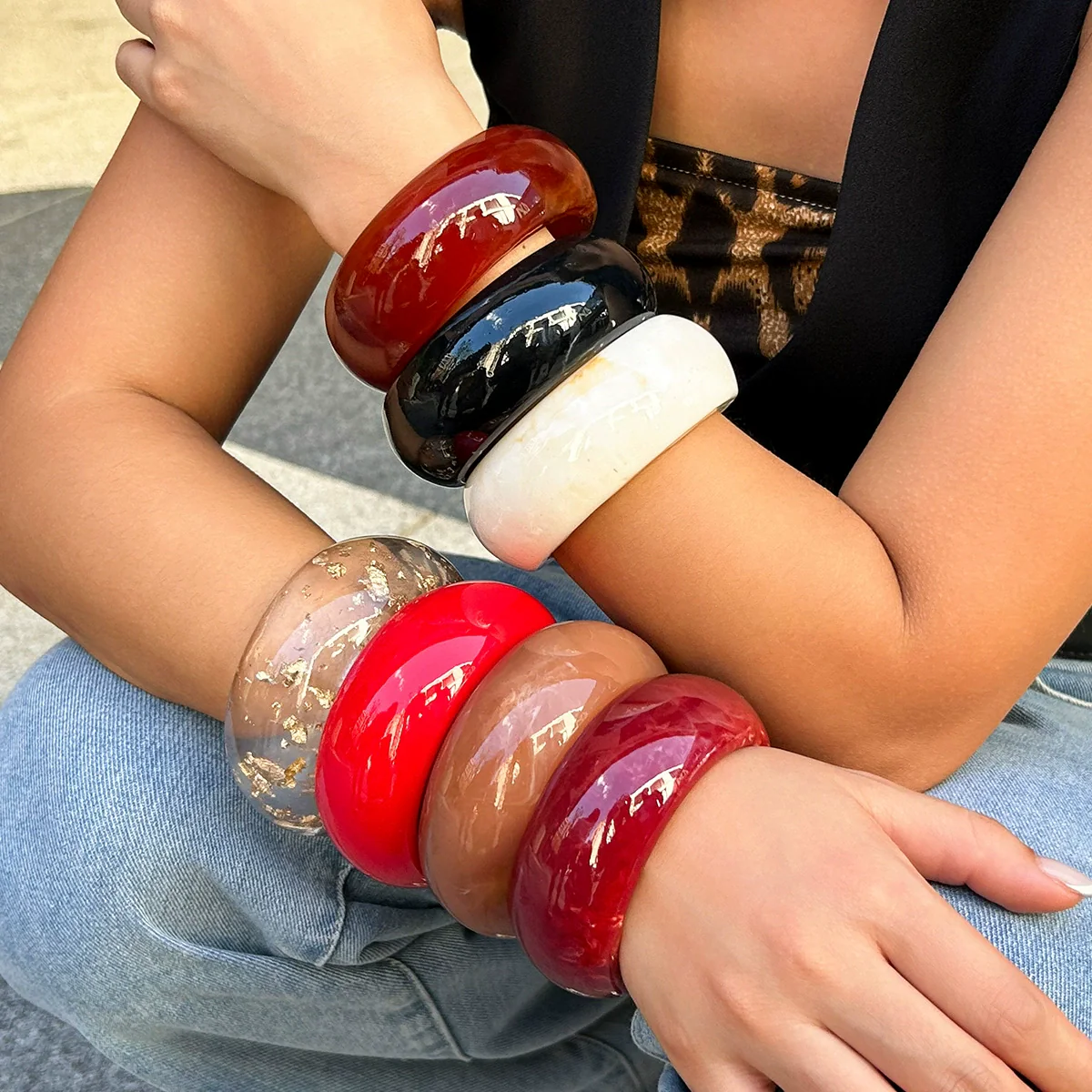 Wholesale Jewelry Retro Vintage Style Geometric Acrylic Plated Round Curved Bracelet - Image 2