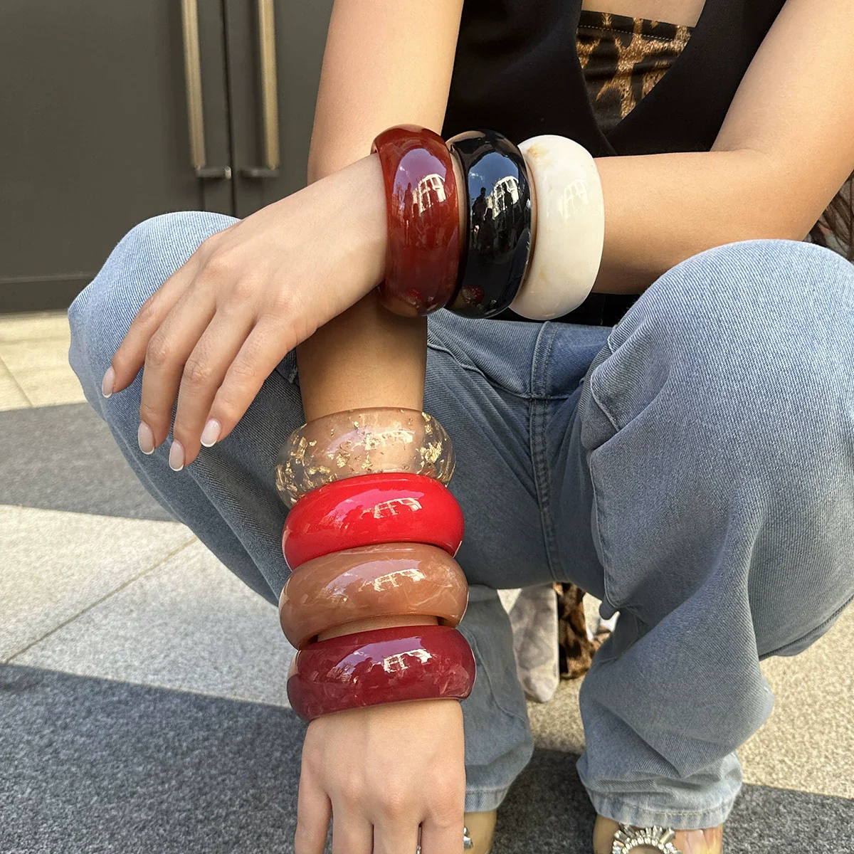 Wholesale Jewelry Retro Vintage Style Geometric Acrylic Plated Round Curved Bracelet - Image 3